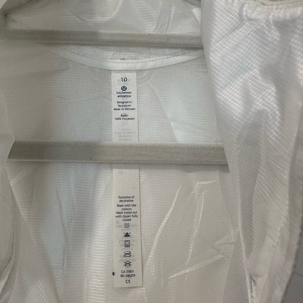 Lululemon Run With It Jacket White Sz 10 EUC - Picture 8 of 16